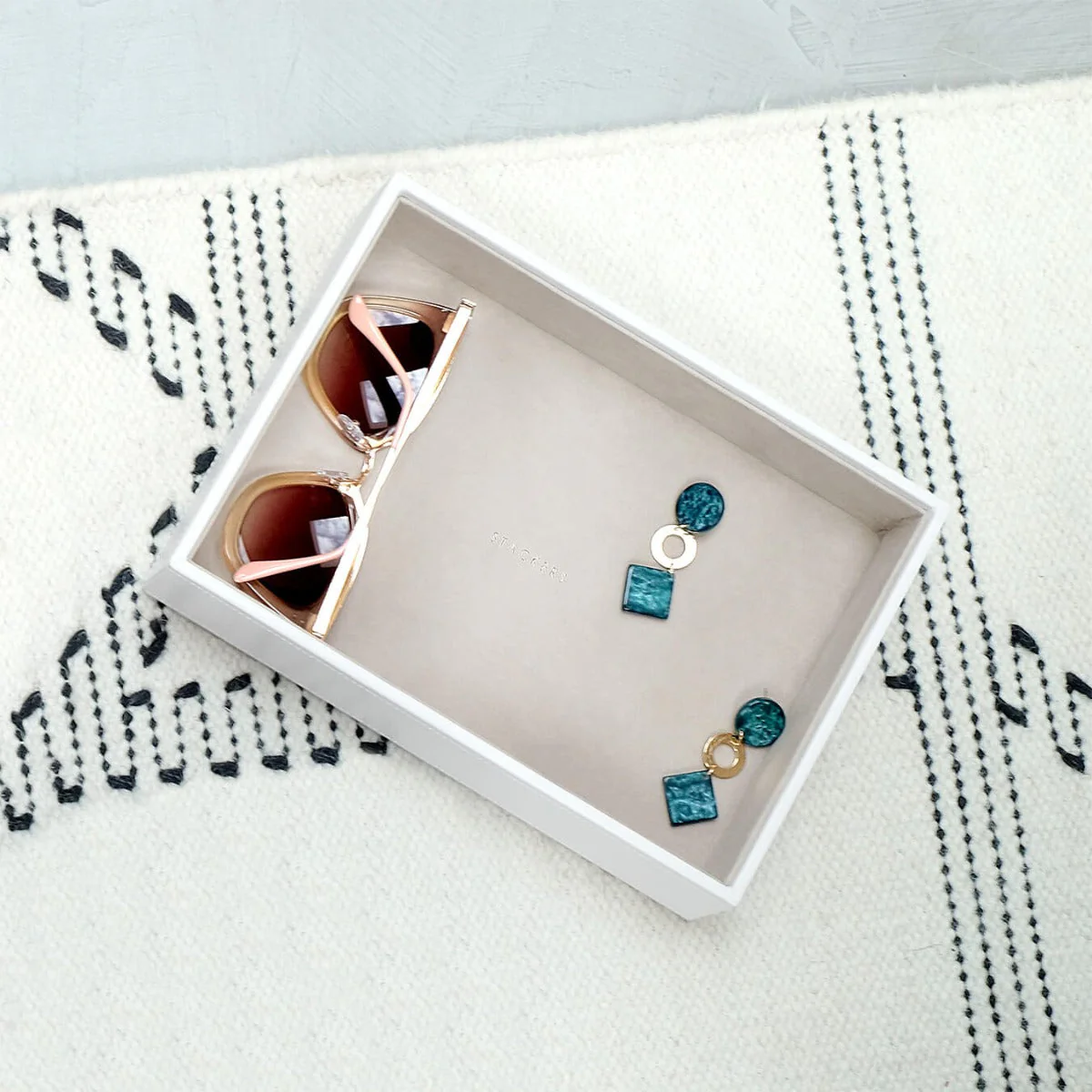White Classic Chunky Jewellery Layer - Image 3