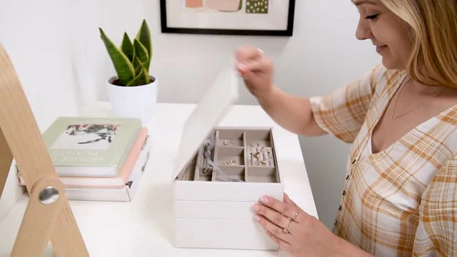 White & Rose Gold Classic Jewellery Box - Image 14