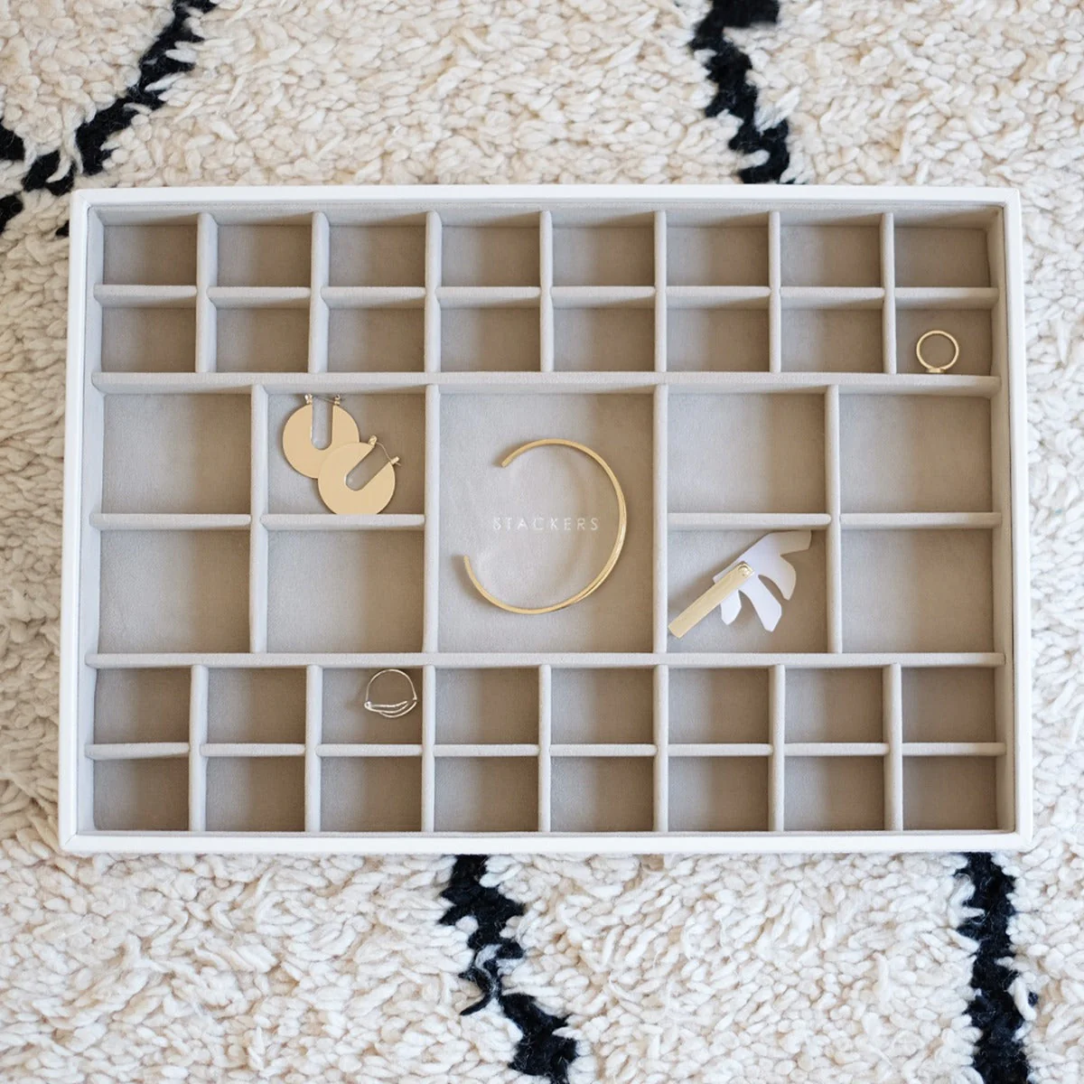 White Supersize Trinket Layer - Image 4